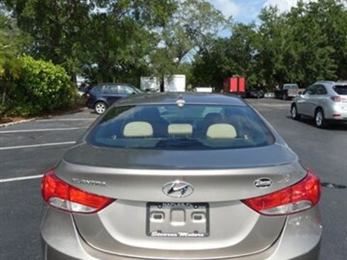 Used 2013 Hyundai Elantra GLS w/ Preferred Pkg FWD image 13