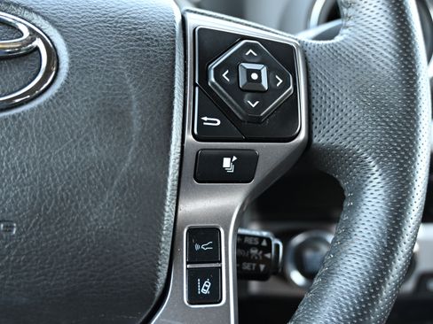 Used 2022 Toyota Tacoma Limited AWD/4WD image 36