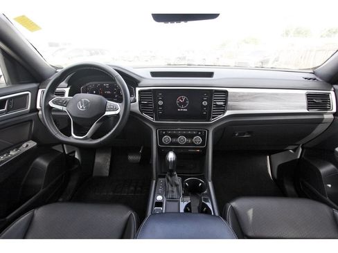 Used 2022 Volkswagen Atlas Cross Sport SE FWD image 12