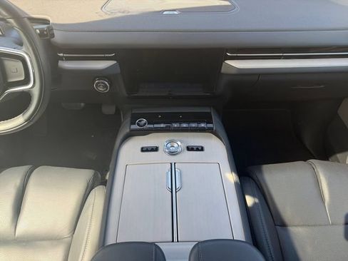 Used 2025 Lincoln Navigator Reserve AWD/4WD image 11