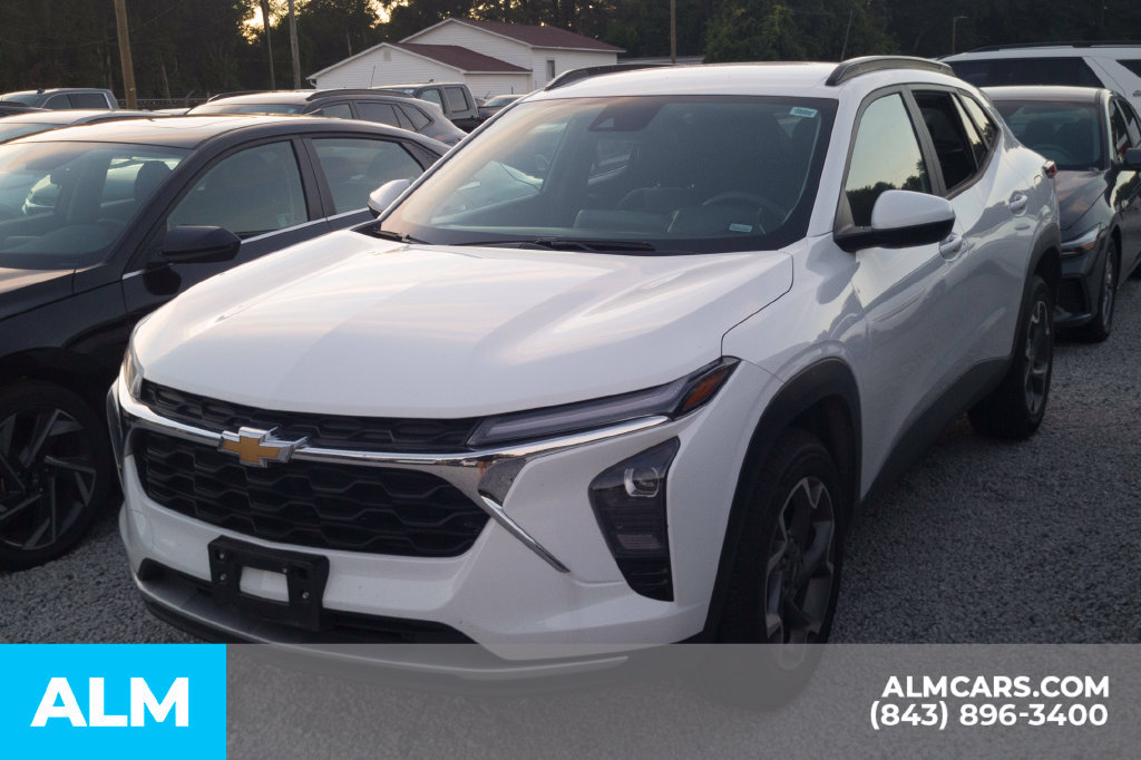 Used 2025 Chevrolet Trax LT FWD image 22