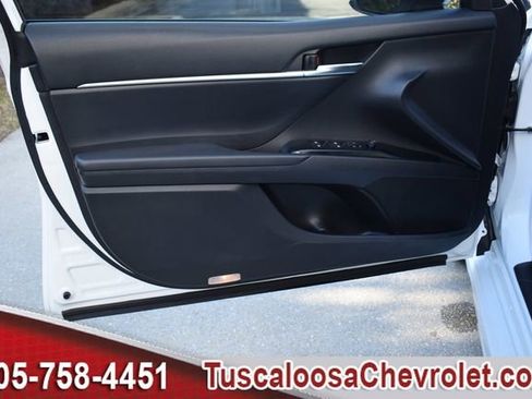 Used 2019 Toyota Camry SE image 16