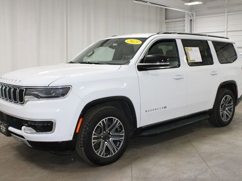 Used 2023 Jeep Wagoneer Series II AWD/4WD image 4