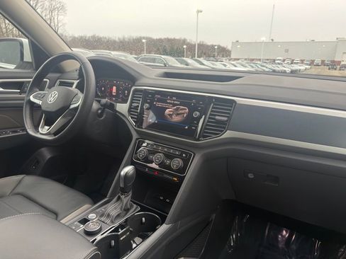 Used 2023 Volkswagen Atlas SEL Premium image 18