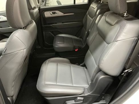 Used 2025 Ford Explorer Active w/ Active Comfort Package image 13