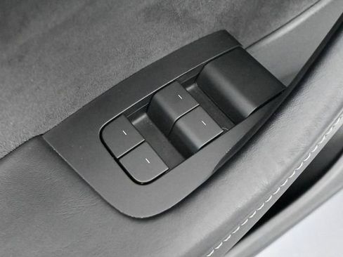 Used 2022 Tesla Model Y Long Range image 17