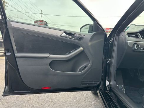 Used 2017 Volkswagen Jetta Sport w/ Jetta Sport Lighting Package image 9