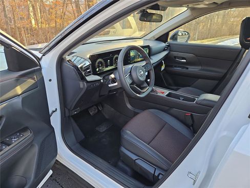 New 2026 Nissan Kicks SR w/ SR Premium Package AWD/4WD image 10