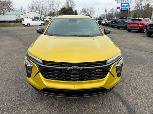 Used 2024 Chevrolet Trax RS w/ Driver Confidence Package image 2