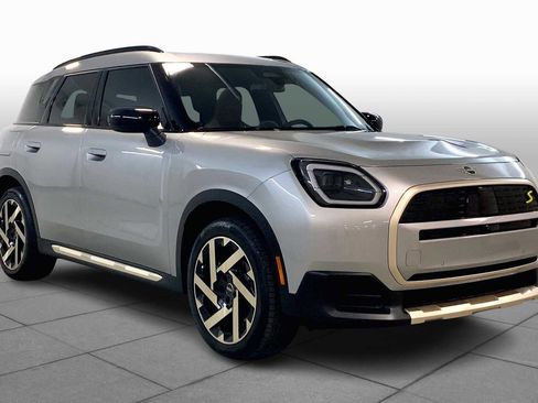 Used 2025 MINI Cooper Countryman SE image 2