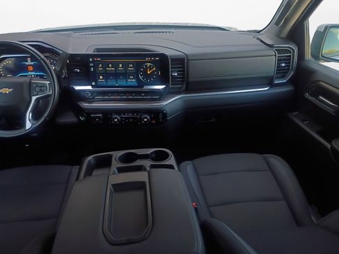 Used 2025 Chevrolet Silverado 1500 LT image 3