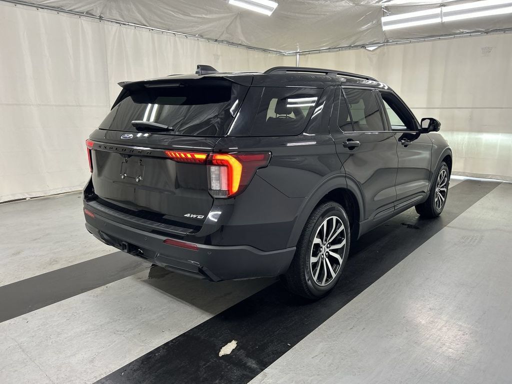 Used 2026 Ford Explorer ST-Line AWD/4WD image 2
