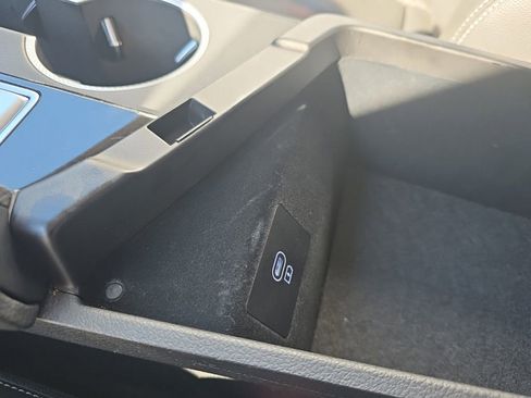 Used 2025 Genesis G70 2.5T image 34