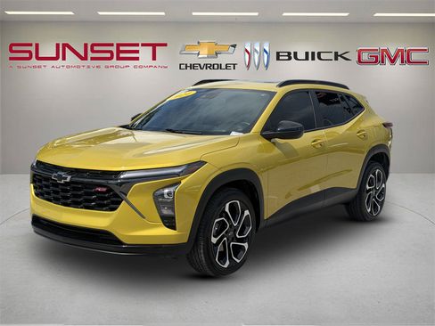 Certified 2024 Chevrolet Trax RS w/ Sunroof Package FWD image 3