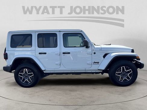 Used 2025 Jeep Wrangler Unlimited Sahara AWD/4WD image 6