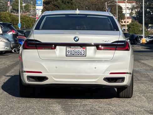 Used 2022 BMW 740i w/ Premium Package image 5