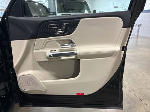 New 2026 Mercedes-Benz GLB 250 4MATIC image 11