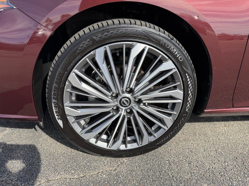 Used 2025 Nissan Altima 2.5 SL AWD/4WD image 9