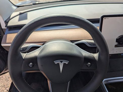 Used 2023 Tesla Model 3 Standard Range image 12