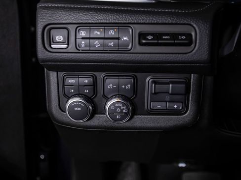 Used 2024 GMC Yukon XL Denali w/ Advanced Technology Package AWD/4WD image 40
