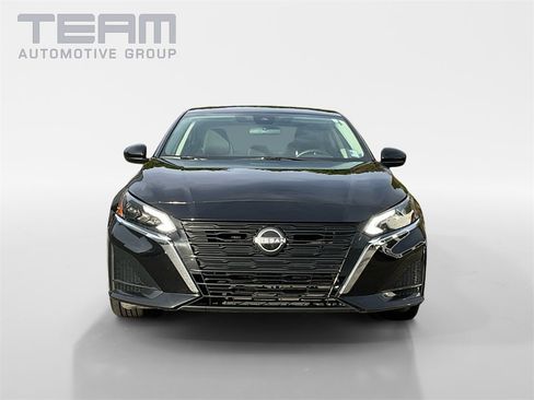 Used 2023 Nissan Altima 2.5 SV image 2