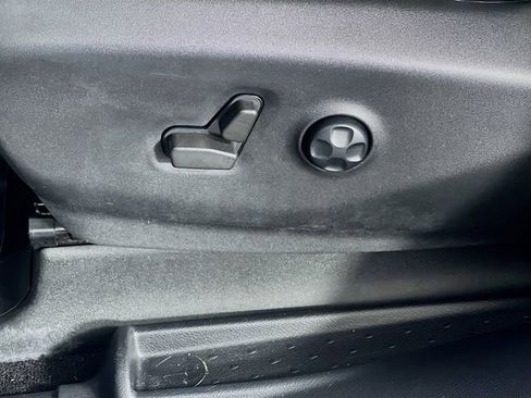 Used 2021 Chrysler Pacifica Touring w/ Uconnect Theater Family Group FWD image 13