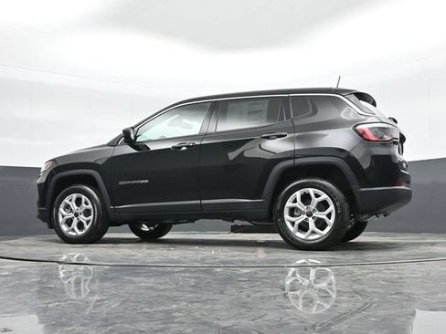 Used 2025 Jeep Compass Sport w/ Mopar Graphics Package AWD/4WD image 37