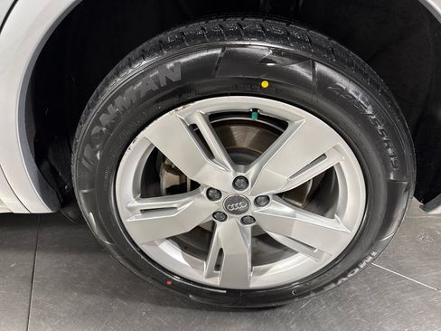 Used 2018 Audi Q5 2.0T Premium AWD/4WD image 12