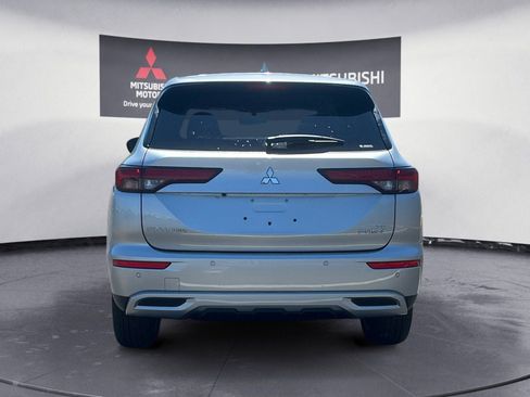 New 2025 Mitsubishi Outlander SE image 4