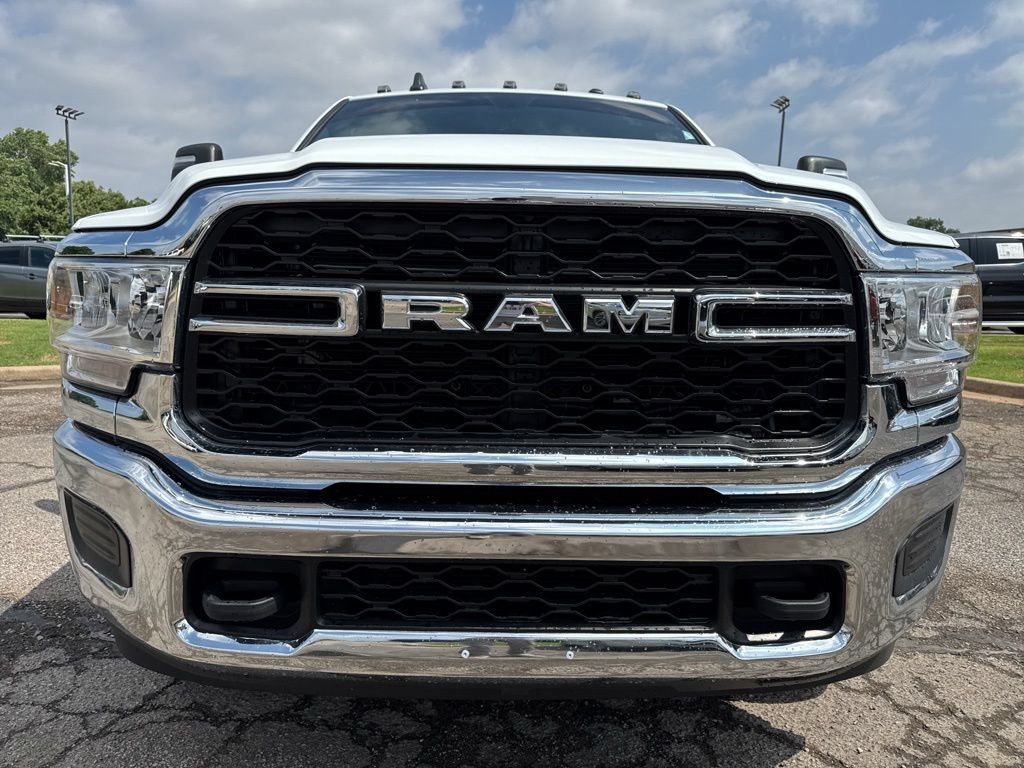 Used 2024 RAM 3500 Tradesman w/ Chrome Appearance Group AWD/4WD image 2