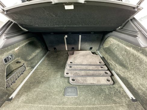 Certified 2022 Bentley Bentayga AWD/4WD image 28