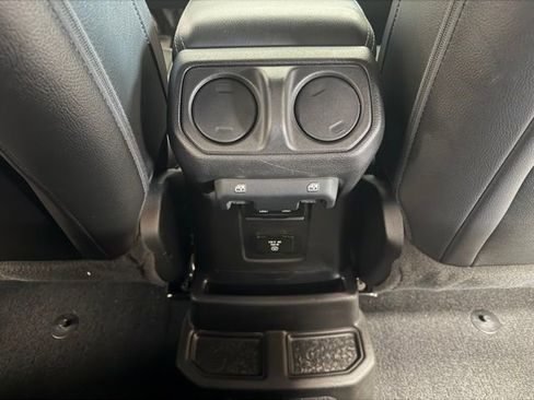Used 2022 Jeep Wrangler Unlimited Sahara image 33