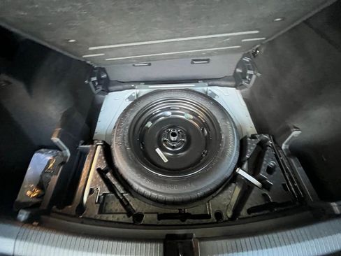 Certified 2020 Volkswagen Tiguan SE image 29