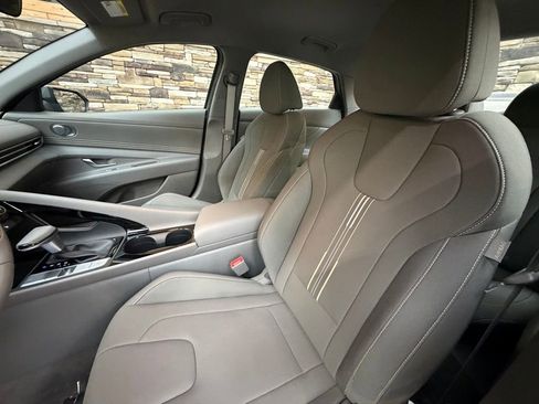 Used 2023 Hyundai Elantra SEL w/ Convenience Package image 12