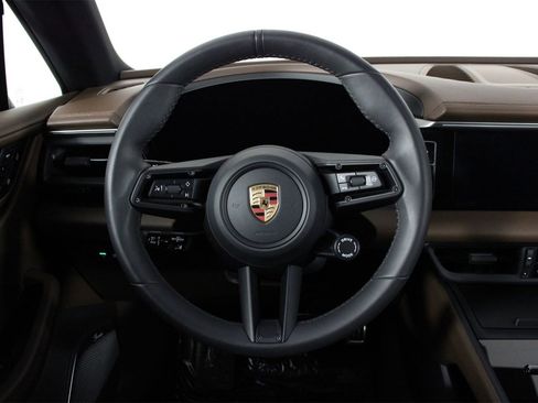 Used 2025 Porsche Macan 4 Electric image 12