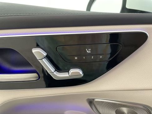 Used 2025 Mercedes-Benz GLC 300 4MATIC image 22