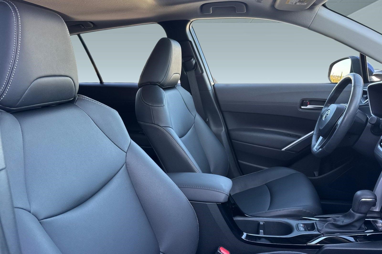 Used 2023 Toyota Corolla Cross XLE w/ Convenience Package FWD image 28