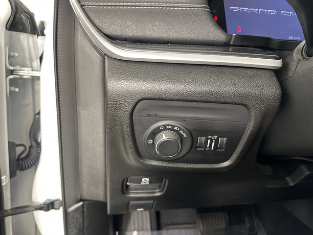 Used 2023 Jeep Grand Cherokee L Laredo AWD/4WD image 16