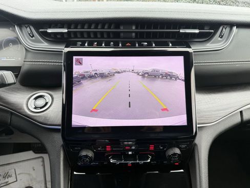 Used 2021 Jeep Grand Cherokee L Limited image 22