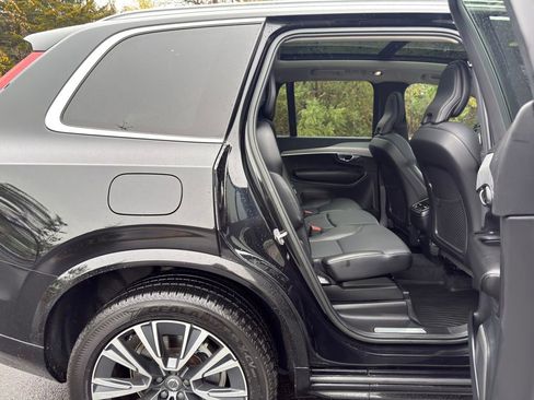 Used 2022 Volvo XC90 T5 Momentum w/ Climate Package image 25