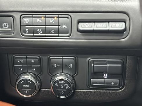 Used 2023 GMC Yukon XL Denali Ultimate AWD/4WD image 31