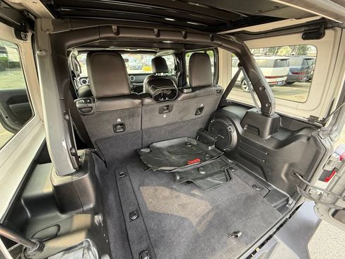 Used 2021 Jeep Wrangler Unlimited Sahara w/ Uconnect 4C Nav & Sound Group AWD/4WD image 31