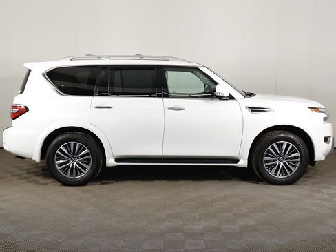 Used 2024 Nissan Armada SL w/ Captain's Chairs Package image 18