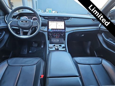 Used 2025 Jeep Grand Cherokee Limited w/ Luxury Tech Group II image 14