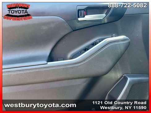 Used 2023 Toyota Highlander XLE image 18