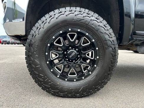 Used 2018 GMC Sierra 1500 SLT AWD/4WD image 12