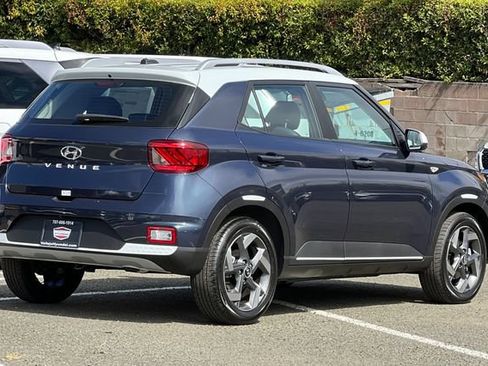 New 2026 Hyundai Venue SEL FWD image 6