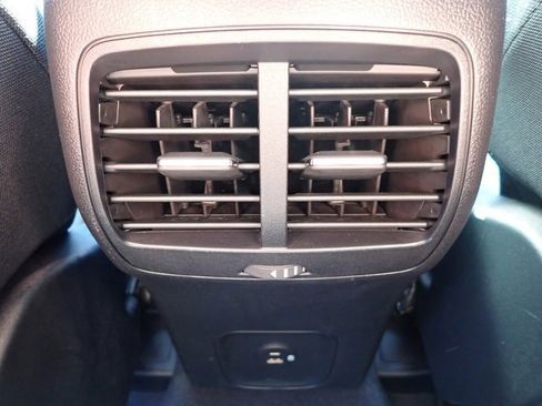 Used 2020 Ford Escape SE image 19