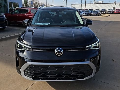 New 2026 Volkswagen Taos SE AWD/4WD image 2