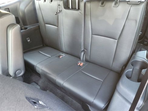 Certified 2024 Toyota Highlander XLE image 20